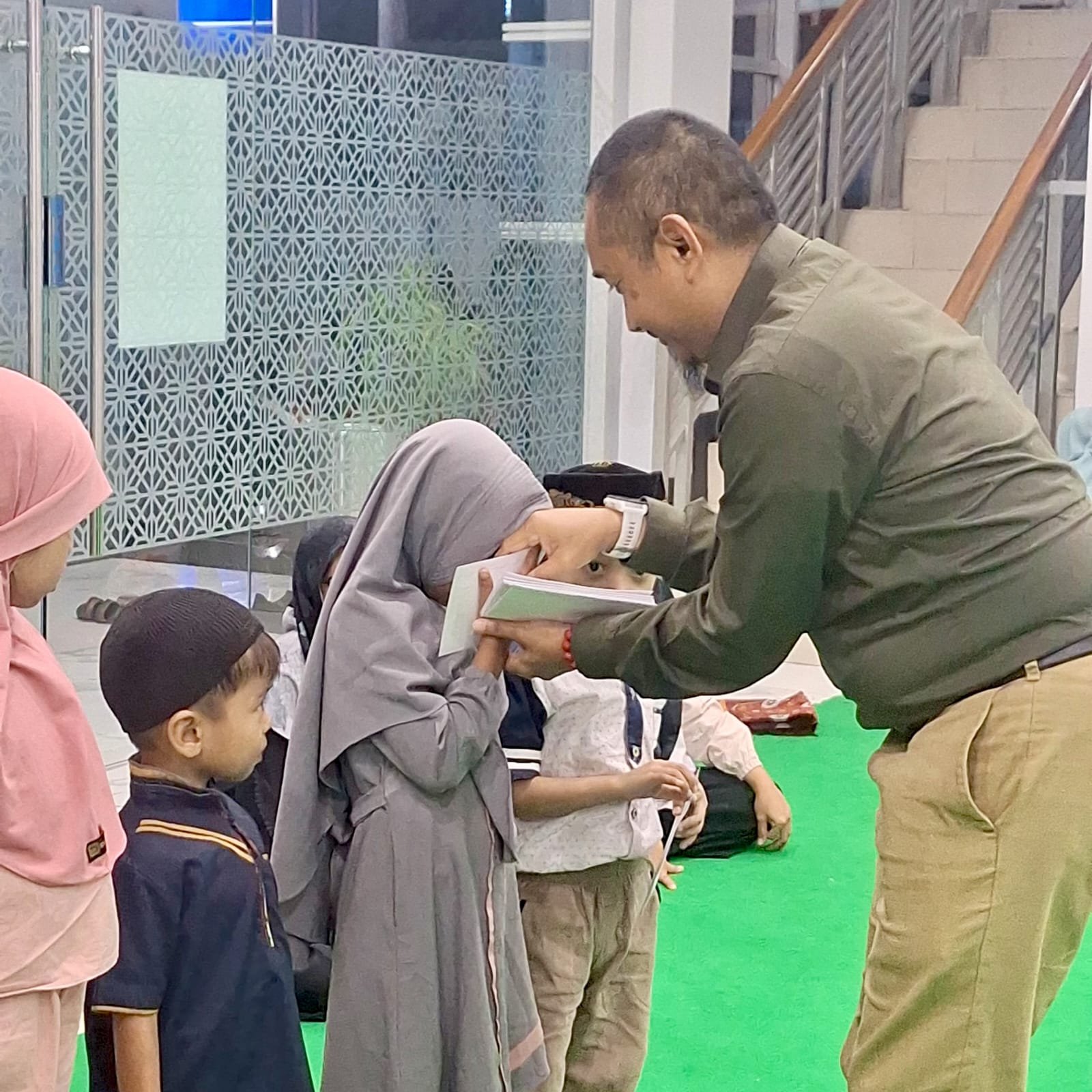 BRI BO Kisaran Gelar Pengajian dan Santunan Anak Yatim sebagai Wujud Kepedulian Sosial Perusahaan